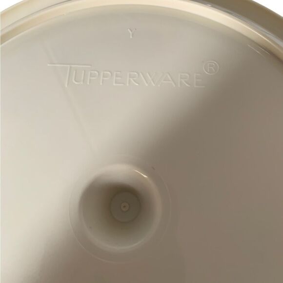 Tupperware Vintage Bundle of Serving Trays - Picture 2 of 5